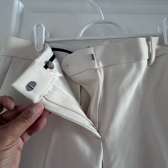 ANN TAYLOR • Cream/Off White “The Ankle” Pant • 8P - Picture 4 of 9